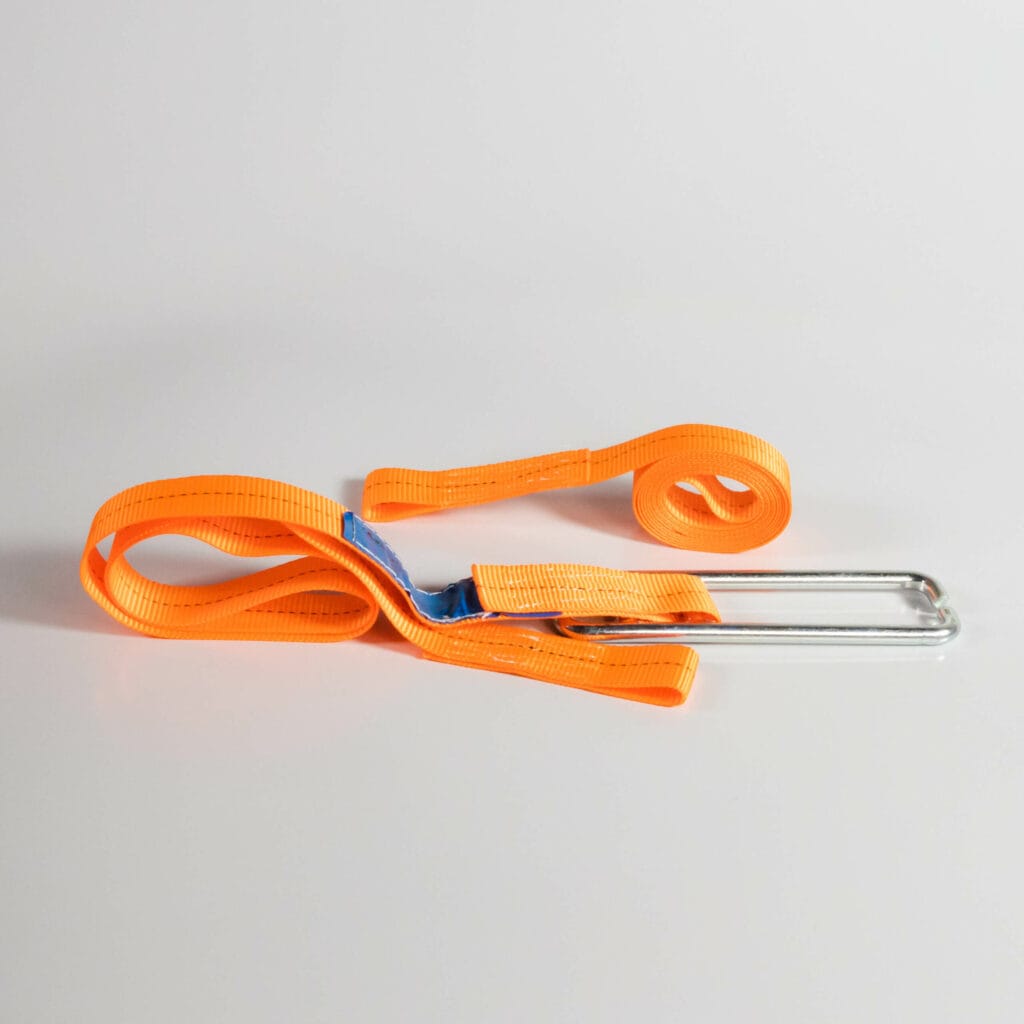 Imagem de um conjunto de cinta de amarração para caminhão graneleiro na cor laranja